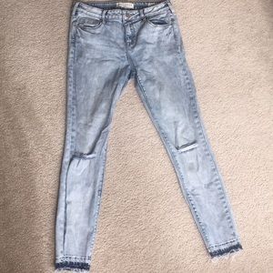 Bullhead Light Wash Ripped Jeans
